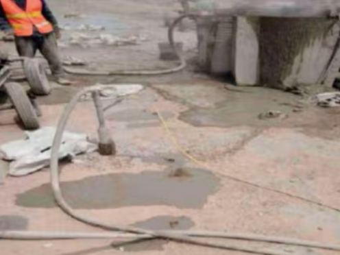 韶关水泥混凝土路面板底注浆技术 路面脱空注浆整治方案