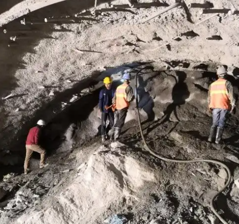 韶关拱顶带模注浆料的施工流程及注意事项